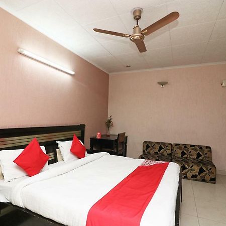 Oyo 24672 Bharat Guest House Delhi  Extérieur photo