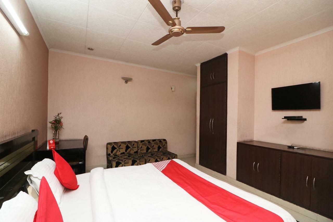 Oyo 24672 Bharat Guest House Delhi  Extérieur photo