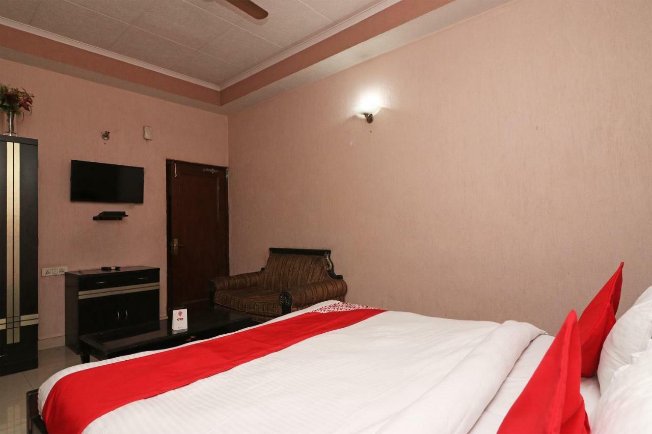 Oyo 24672 Bharat Guest House Delhi  Extérieur photo